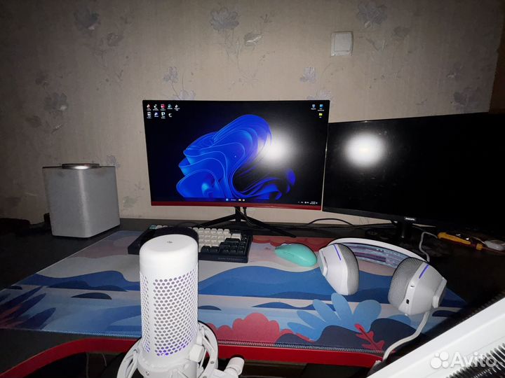 Микрофон hyperx quadcast s белый