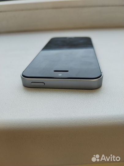 iPhone SE, 32 ГБ
