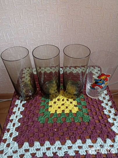 Стаканы из коричневого стекла