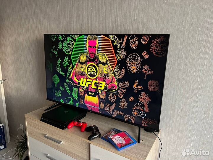 PS4 Pro 1 tb полный комплект