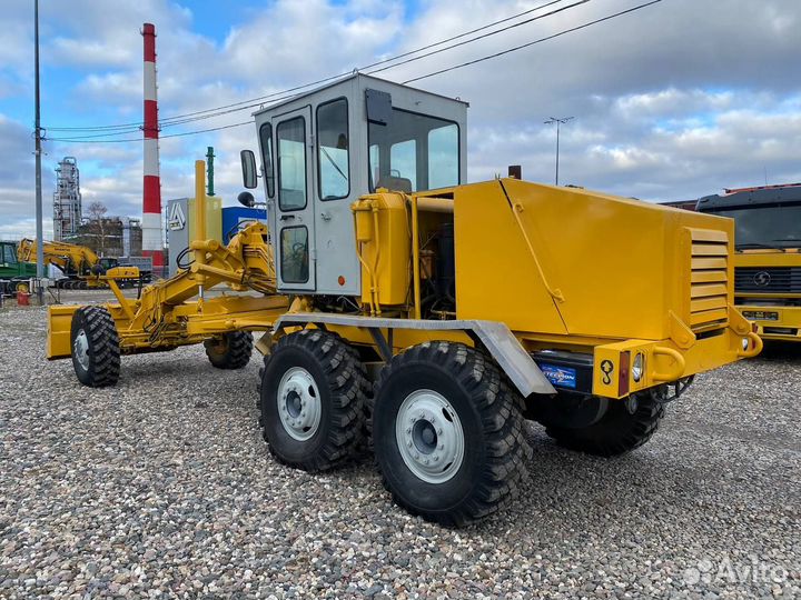 Автогрейдер ЧСДМ ДЗ-122, 2014