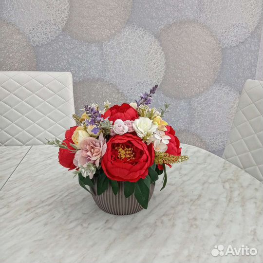 Цветочная композиция с пионами