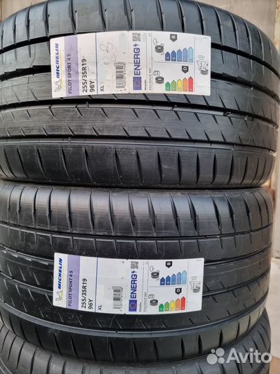 Michelin Pilot Sport 4 S 255/35 R19 96Y