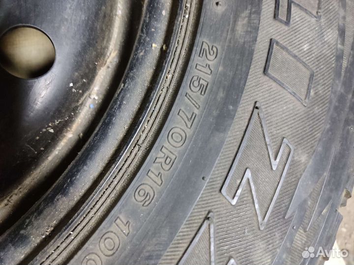 Bridgestone Blizzak DM-V1 215/70 R16