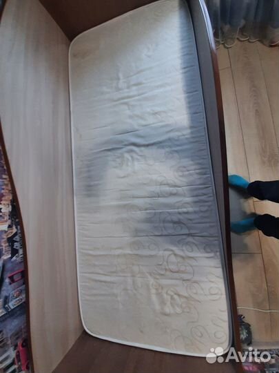 Кровать с матрасом