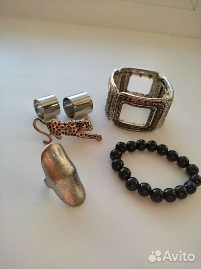 Браслеты, кольца, брошь бижутерия