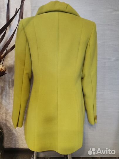 Женское демисезонное пальто горчичного цвета
