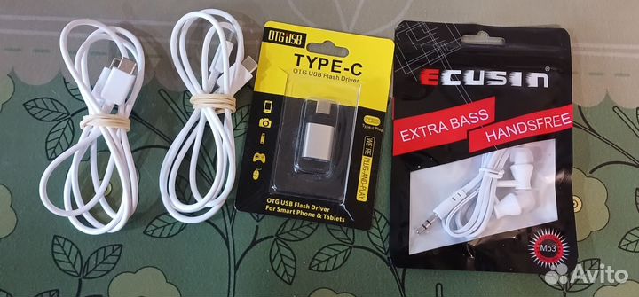 Пакетом (провода, наушники, переходник)