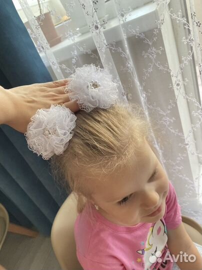 Белые банты