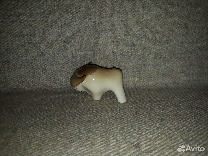 Фарфоровая статуэтка миниатюра Бык фарфор лфз СССР