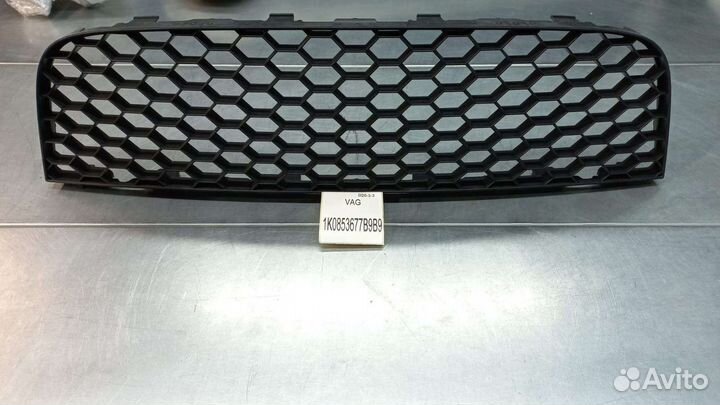 Решетка переднего бампера центральная Volkswagen