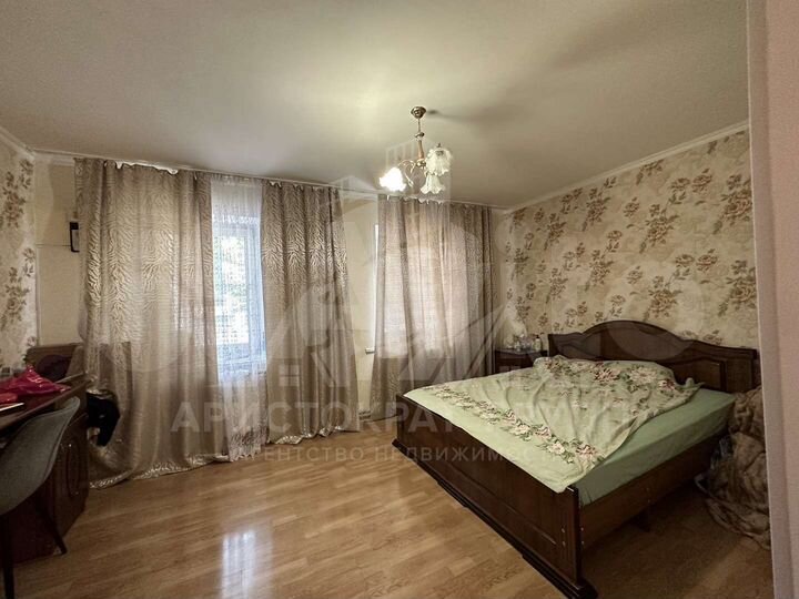 4-к. квартира, 72 м², 2/2 эт.