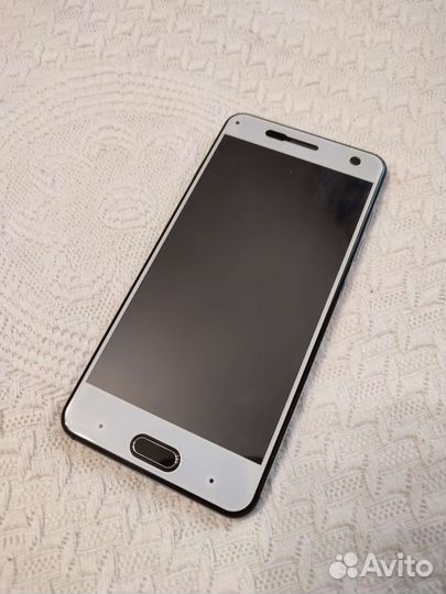 ZTE Blade V8, 3/32 ГБ