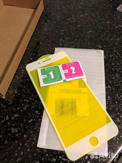 Защитное стекло на iPhone 8+