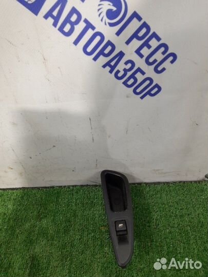Кнопка стеклоподъемника задняя правая Peugeot 308