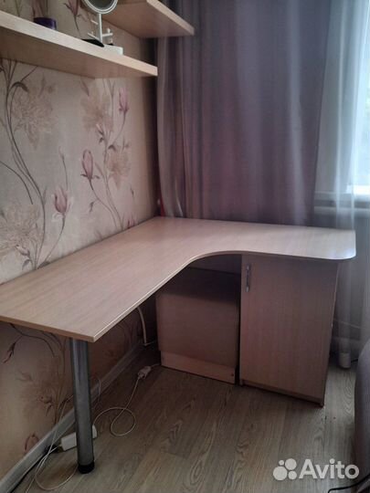 Письменный стол