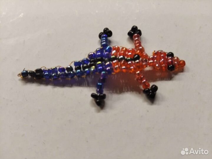 Ящерица ручной работы из бисера