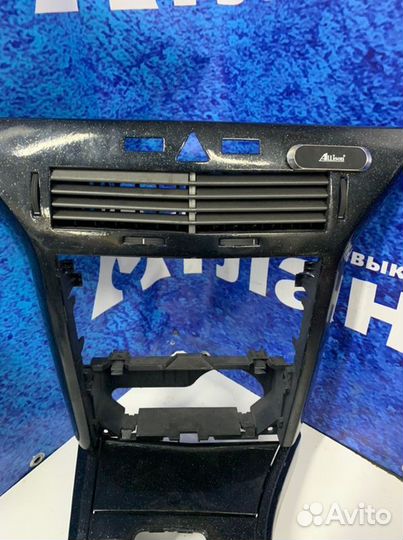 Консоль центральная Opel Astra H Z18XE 2005