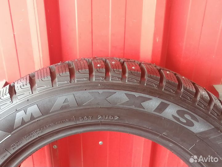 Maxxis ArcticTrekker NP3 235/55 R17