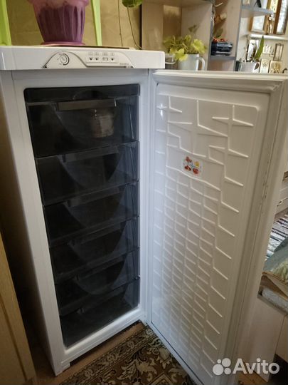 Хлебопечка, морозильник Саратов153, мультиварка