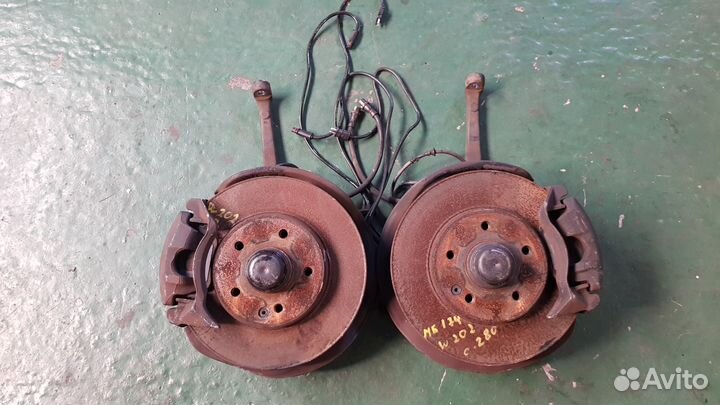 Передние ступицы в сборе на Mercedes-Benz W202 С