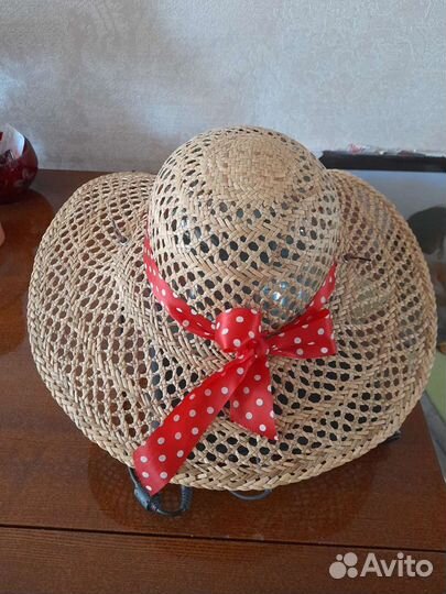 Шляпа женская соломенная, смотрится шикарно