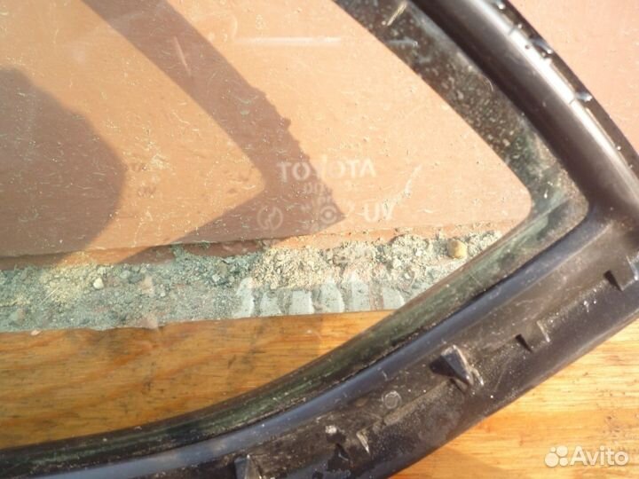 Стекло боковое (форточка) для тойота-премио