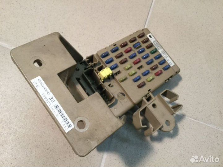 Блок предохранителей салонный Subaru Legacy B13