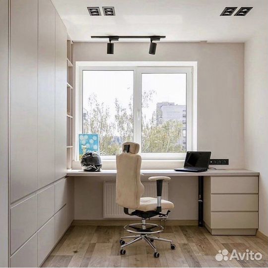 Рабочая зона у окна