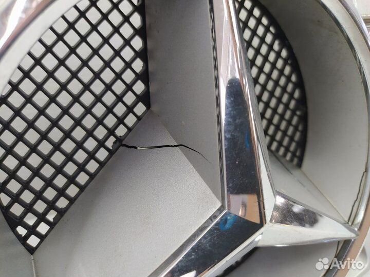 Б/У Б/У Решетка радиатора Дефект- трещины, Дефект