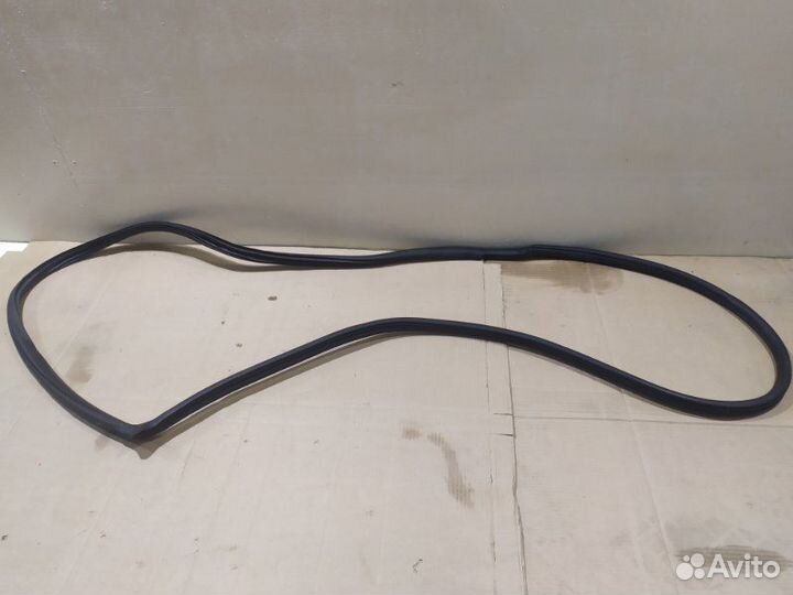 Уплотнитель двери передний правый Nissan Almera