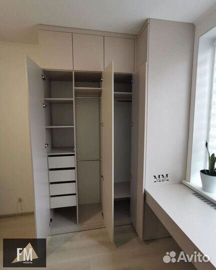 Рабочая зона с шкафом