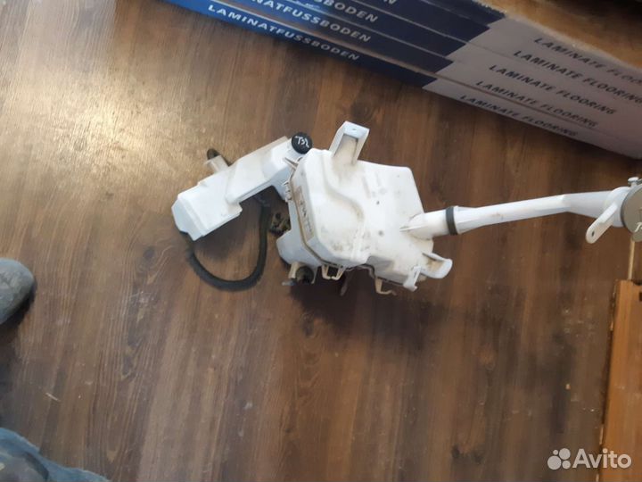 Бочек омывателя в сборе.nissan X Trail т32