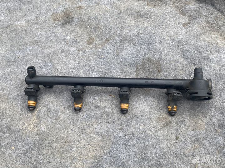 Топливная рампа Renault 1.6