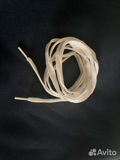 Шнурки белые. 110см. 1 пара. Новые
