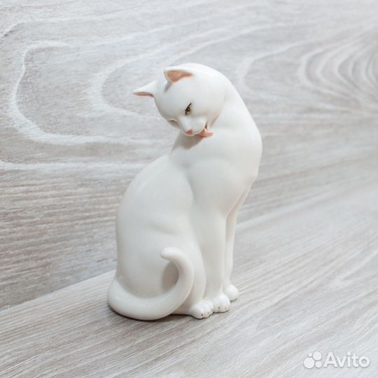Фигурка котик