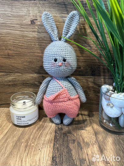 Вязанные игрушки зайчики