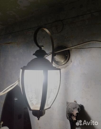 Лампа настенная