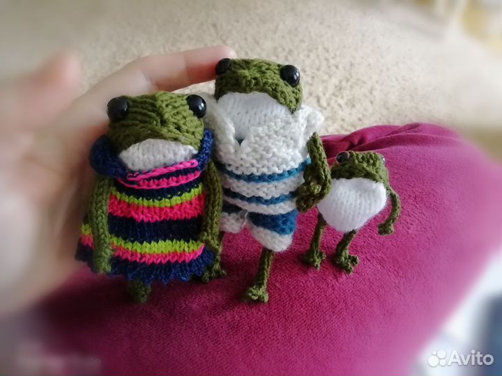 Вязаный лягушенок Толик,талисман,авторская работа