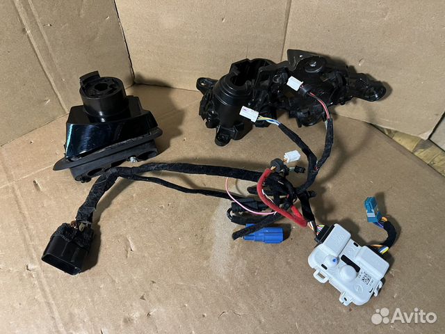 Крепление проводка ножка R зеркала Kia Stinger