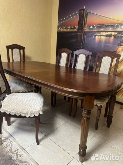 Кухонный стол и стулья