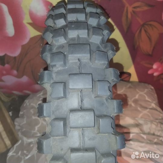 Покрышка эндуро 18