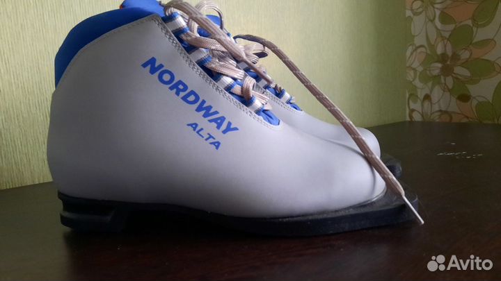 Лыжные ботинки