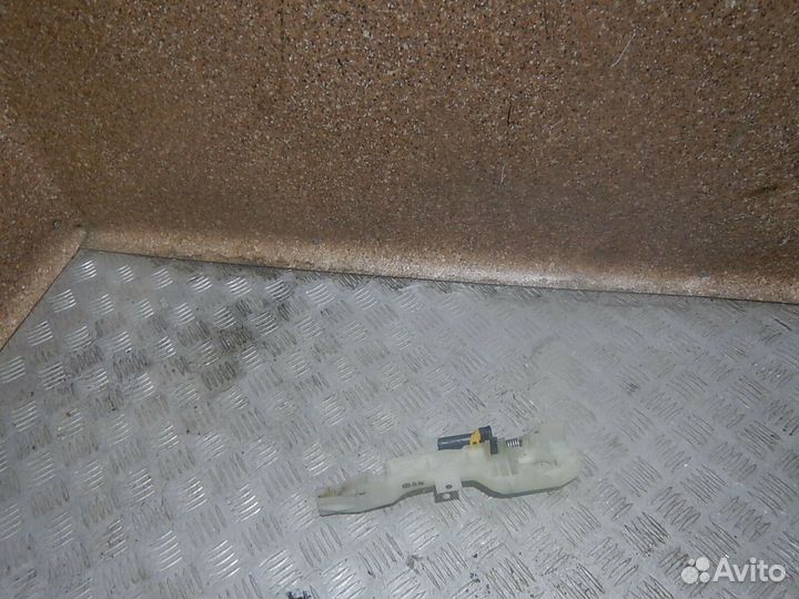 Кронштейн ручки Hyundai Solaris