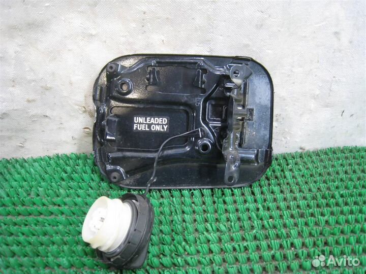Лючок топливного бака Toyota Avensis T27 2011