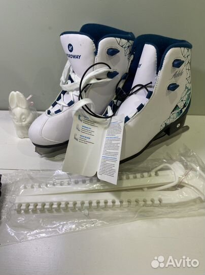 Коньки ледовые женские Nordway Adele
