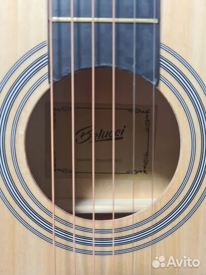 Полноразмерная акустическая гитара