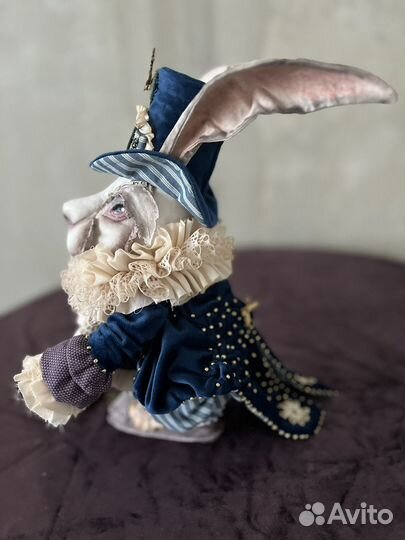 Белый кролик из 