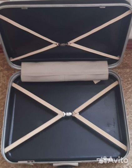 Чемодан на колесах пластиковый и дипломат бу СССР