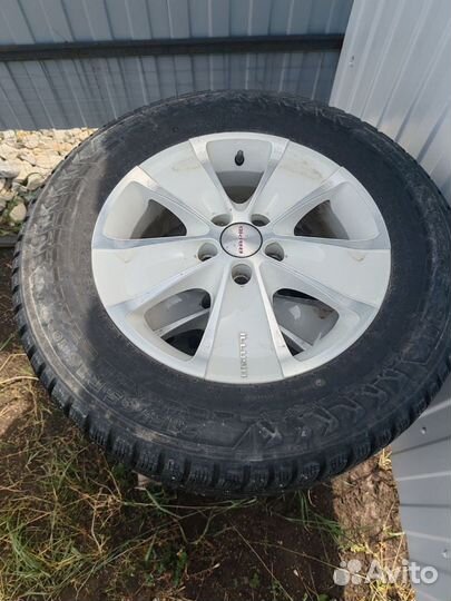 Шины Hakkapeliitta 215/65r16 102t+диски Illusio